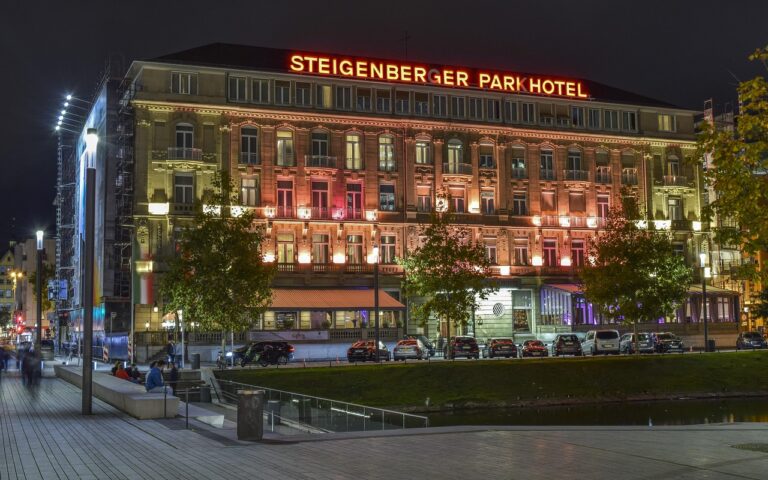 découvrez un séjour inoubliable dans notre hôtel confortable, alliant charme, confort et services de qualité pour un voyage réussi.