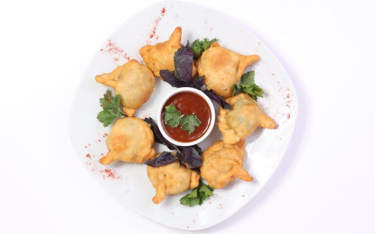 découvrez la cuisine tunisienne : un savoureux mélange de saveurs méditerranéennes et nord-africaines, riche en épices et en traditions.