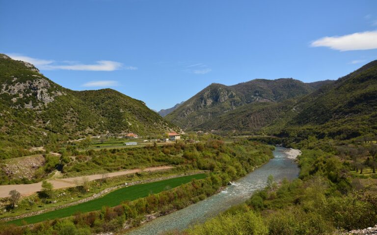 découvrez l'albanie, un joyau méconnu des balkans, riche en histoire, paysages magnifiques et culture authentique.