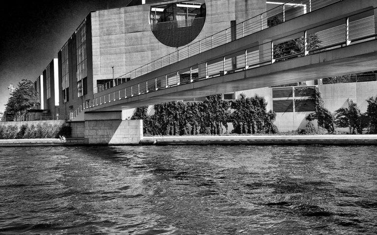 découvrez les dernières actualités, analyses et débats sur la politique nationale et internationale. restez informé des enjeux majeurs qui façonnent notre société.