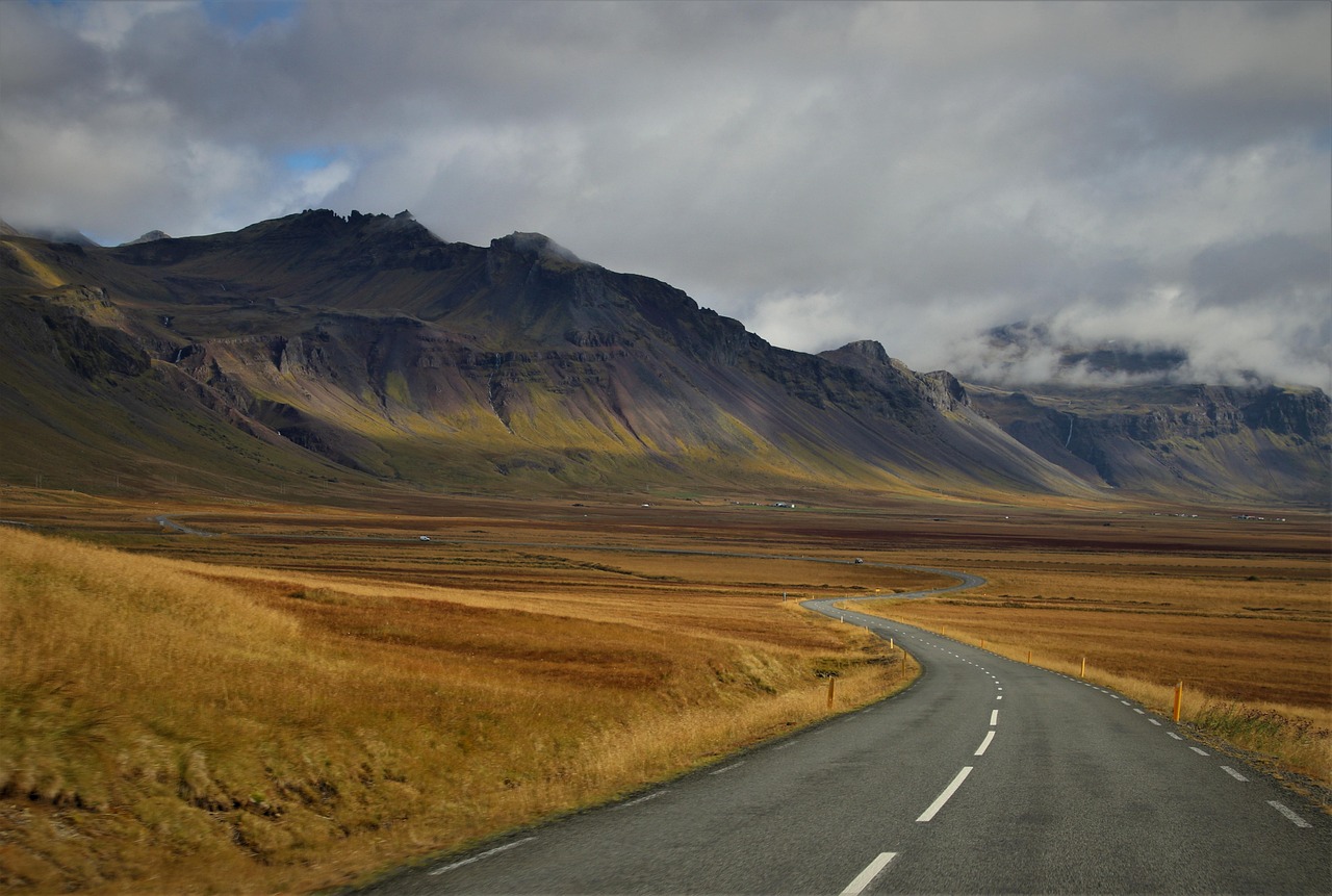 découvrez les merveilles de l'islande en voyage solo : conseils pratiques, itinéraires incontournables et astuces pour une aventure inoubliable en toute sécurité.