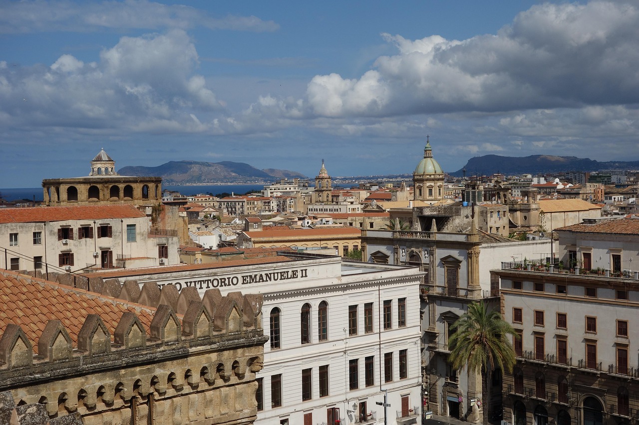 découvrez palerme, une ville fascinante en sicile, connue pour son riche patrimoine historique, sa cuisine locale savoureuse et ses monuments emblématiques comme la cathédrale de palerme et le palais des normands.