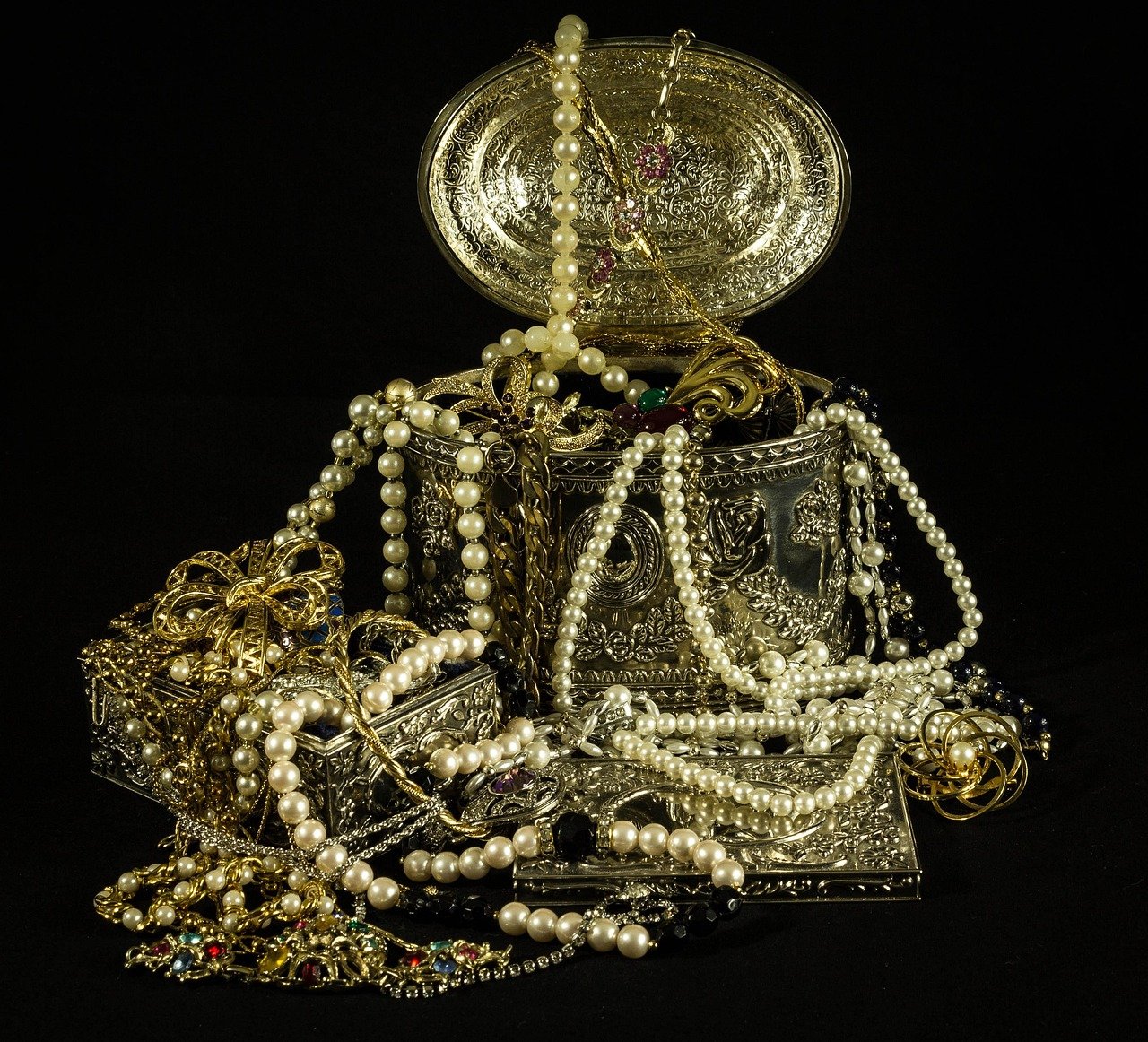 découvrez un monde fascinant de trésors cachés, d'objets rares et de richesses inestimables. plongez dans l'aventure de la recherche de trésors et laissez-vous émerveiller par l'histoire et la valeur de ces joyaux du passé.
