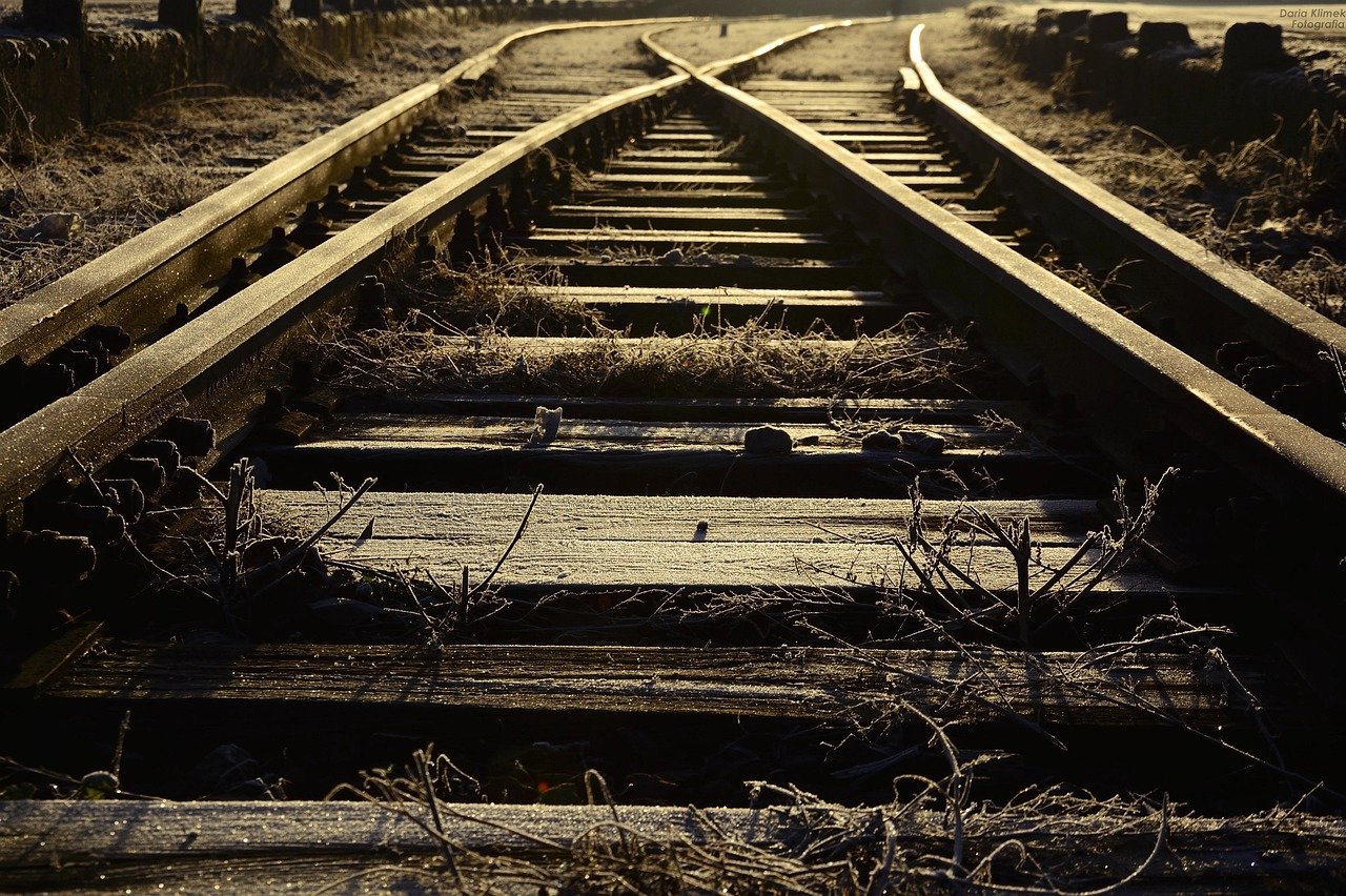découvrez l'univers fascinant des chemins de fer : leur histoire, leur évolution, et leur impact sur notre société. explorez les différents types de trains, les technologies innovantes et les paysages majestueux que vous pouvez traverser en empruntant le rail.