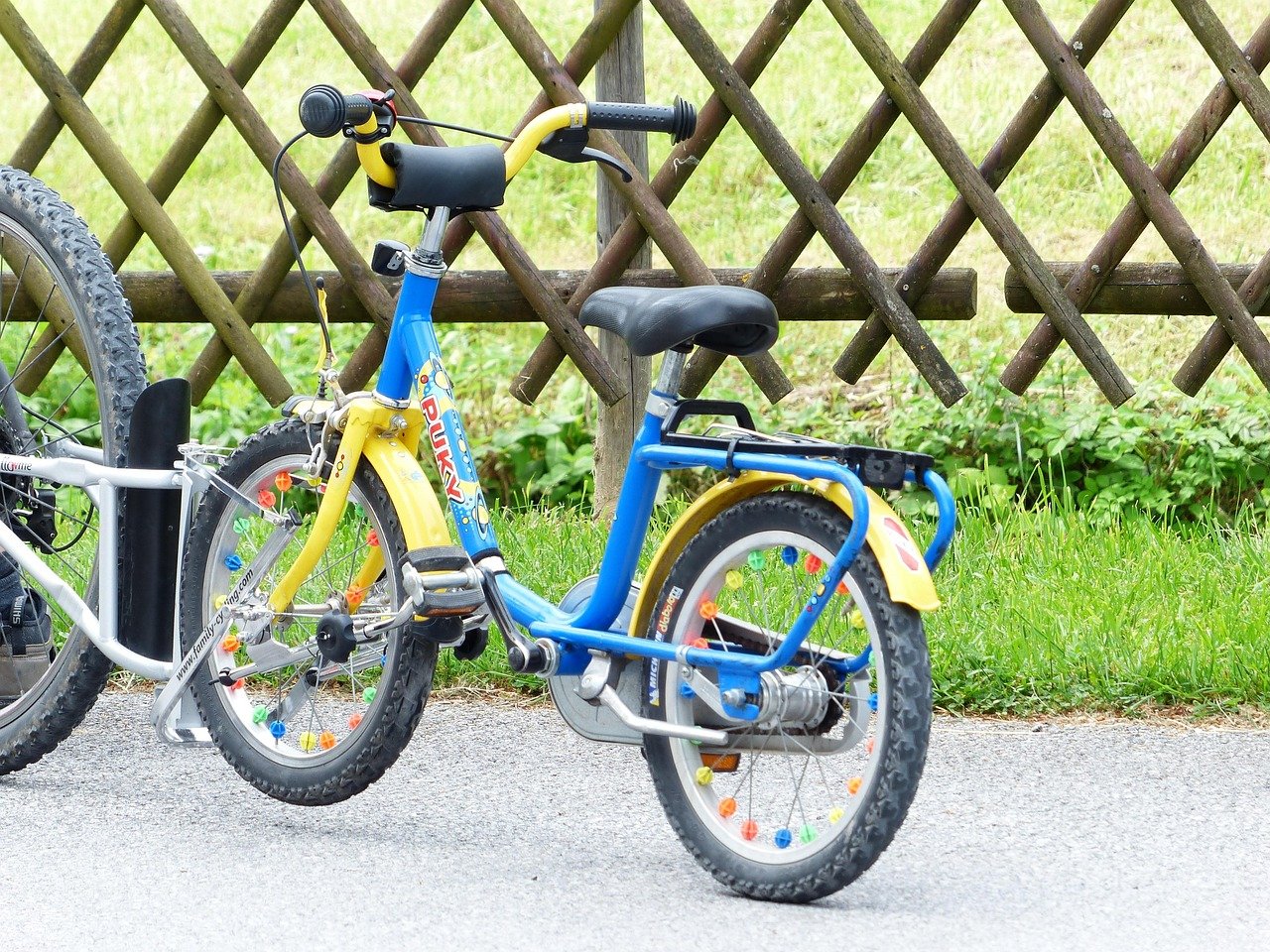 découvrez le plaisir de faire du tandem, une expérience unique de partage et d'aventure à deux. que ce soit en vélo ou en d'autres activités, vivez des moments inoubliables en pleine nature ou en milieu urbain. apprenez à vous synchroniser tout en explorant de nouveaux horizons ensemble.