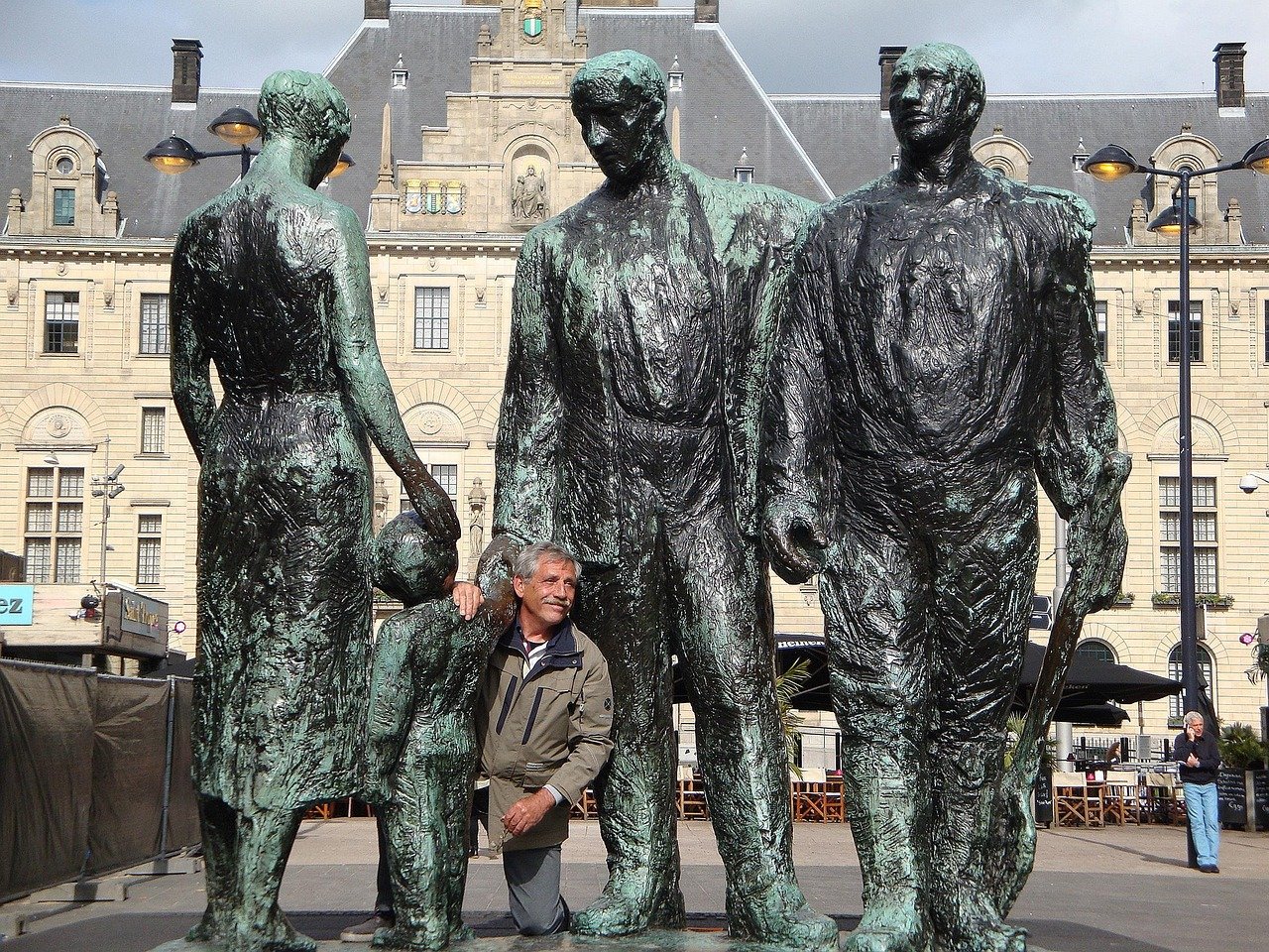 découvrez des visites guidées passionnantes qui vous plongent au cœur des destinations les plus fascinantes. profitez d'un voyage enrichissant avec nos guides experts qui partagent leur connaissance et leur passion pour chaque lieu visité.