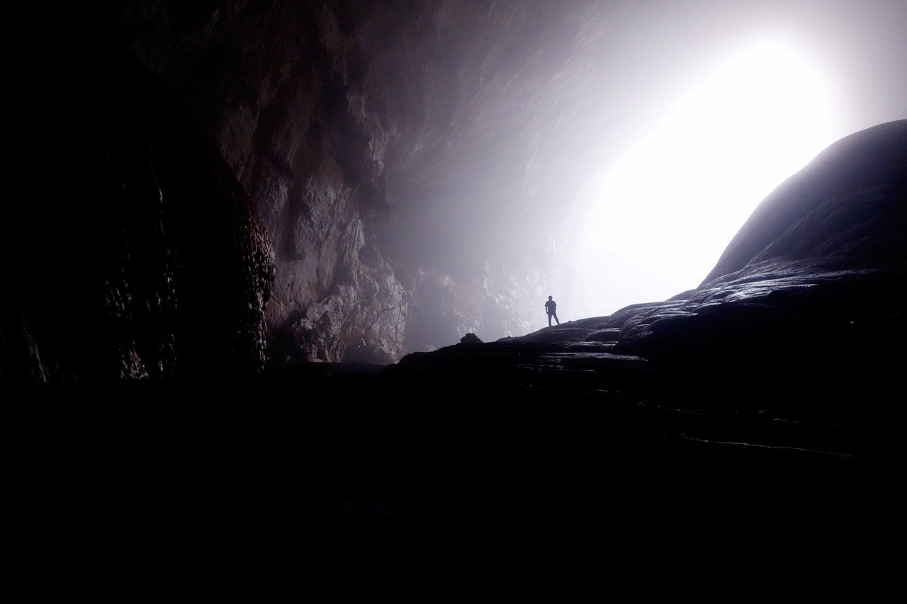 découvrez l'univers fascinant des caves à vin : un lieu où l'art de la vinification rencontre la passion des amateurs de vin. explorez notre sélection de bouteilles, apprenez à déguster comme un sommelier et vivez une expérience sensorielle inoubliable.