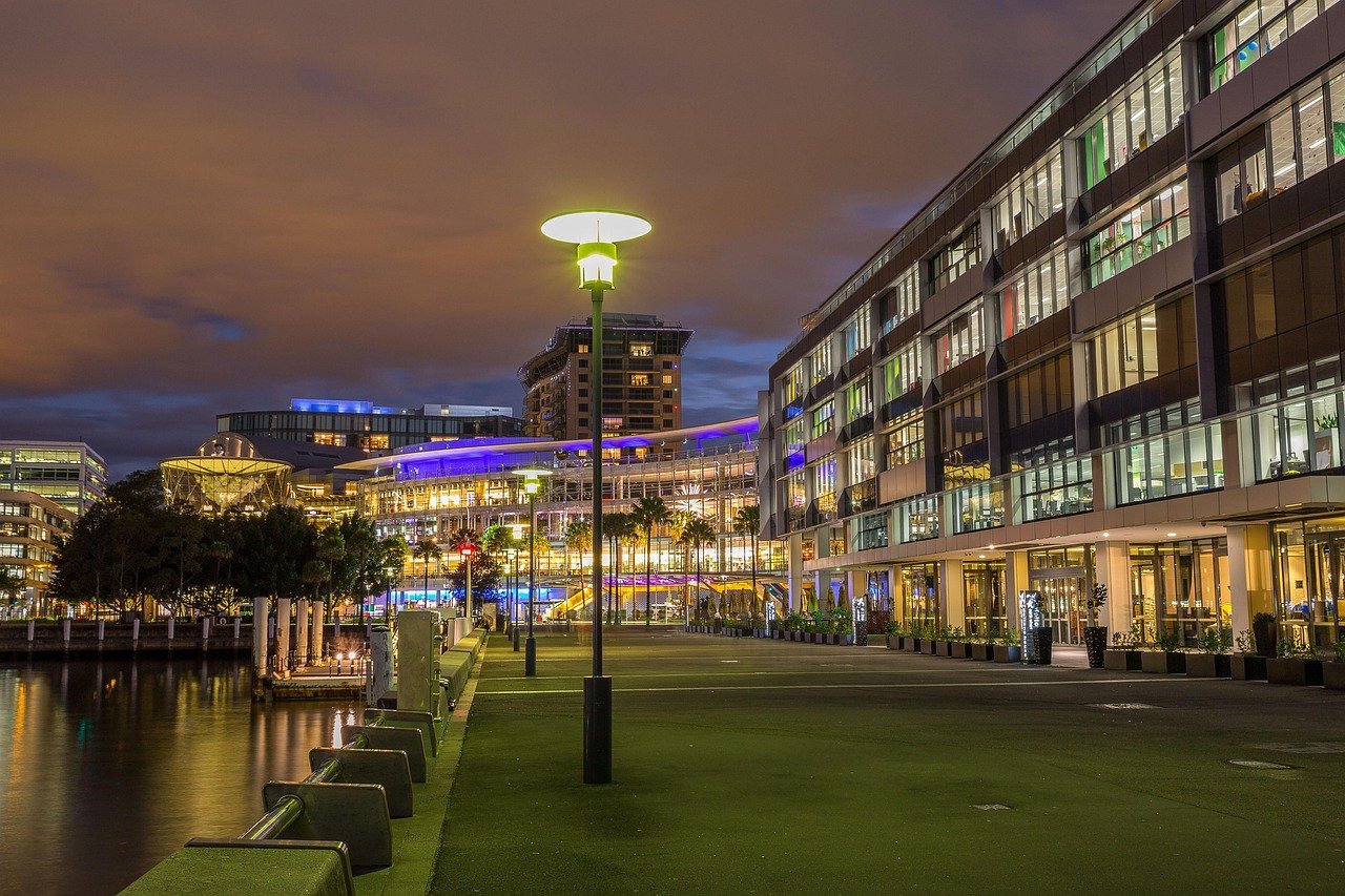 découvrez la vie nocturne vibrante et dynamique de la ville. bars, clubs et événements uniques vous attendent pour des soirées inoubliables. plongez dans l'ambiance festive et vivez des expériences nocturnes incroyables.