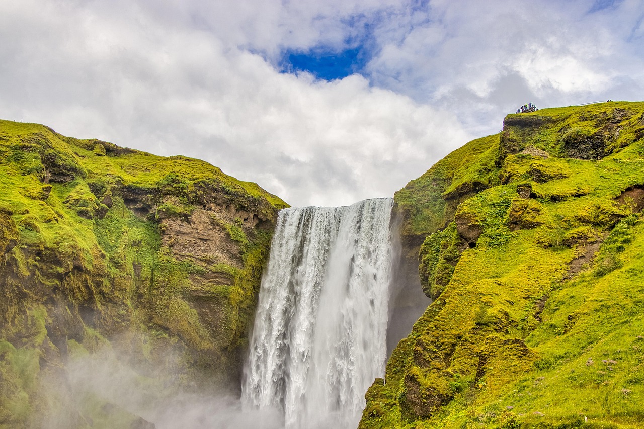 découvrez les incontournables de l'islande : paysages époustouflants, volcans, cascades majestueuses et aurores boréales à ne pas manquer.