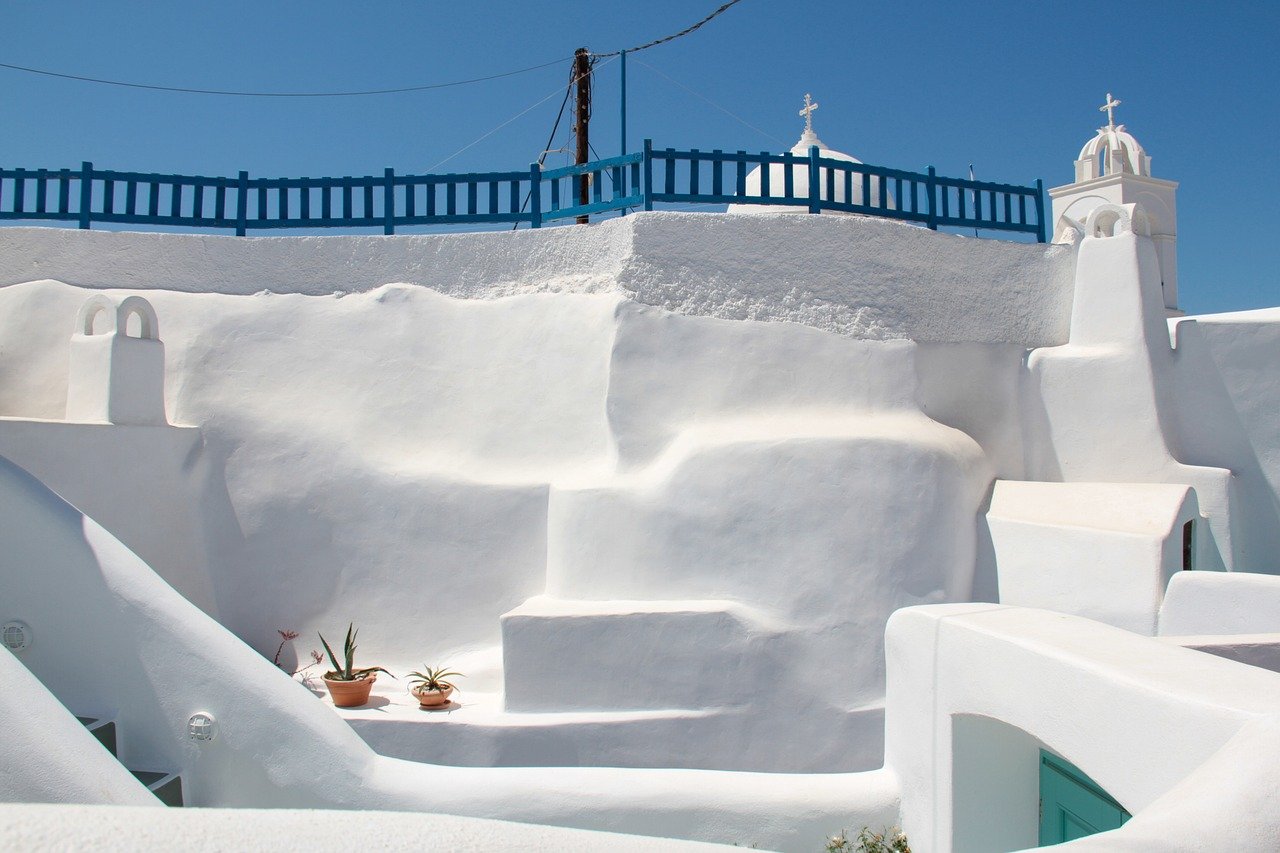 découvrez la grèce, un pays riche en histoire et en culture, célèbre pour ses paysages à couper le souffle, ses îles idylliques et sa délicieuse gastronomie. explorez les sites archéologiques emblématiques, détendez-vous sur les plages ensoleillées et vivez l'hospitalité chaleureuse de ses habitants.