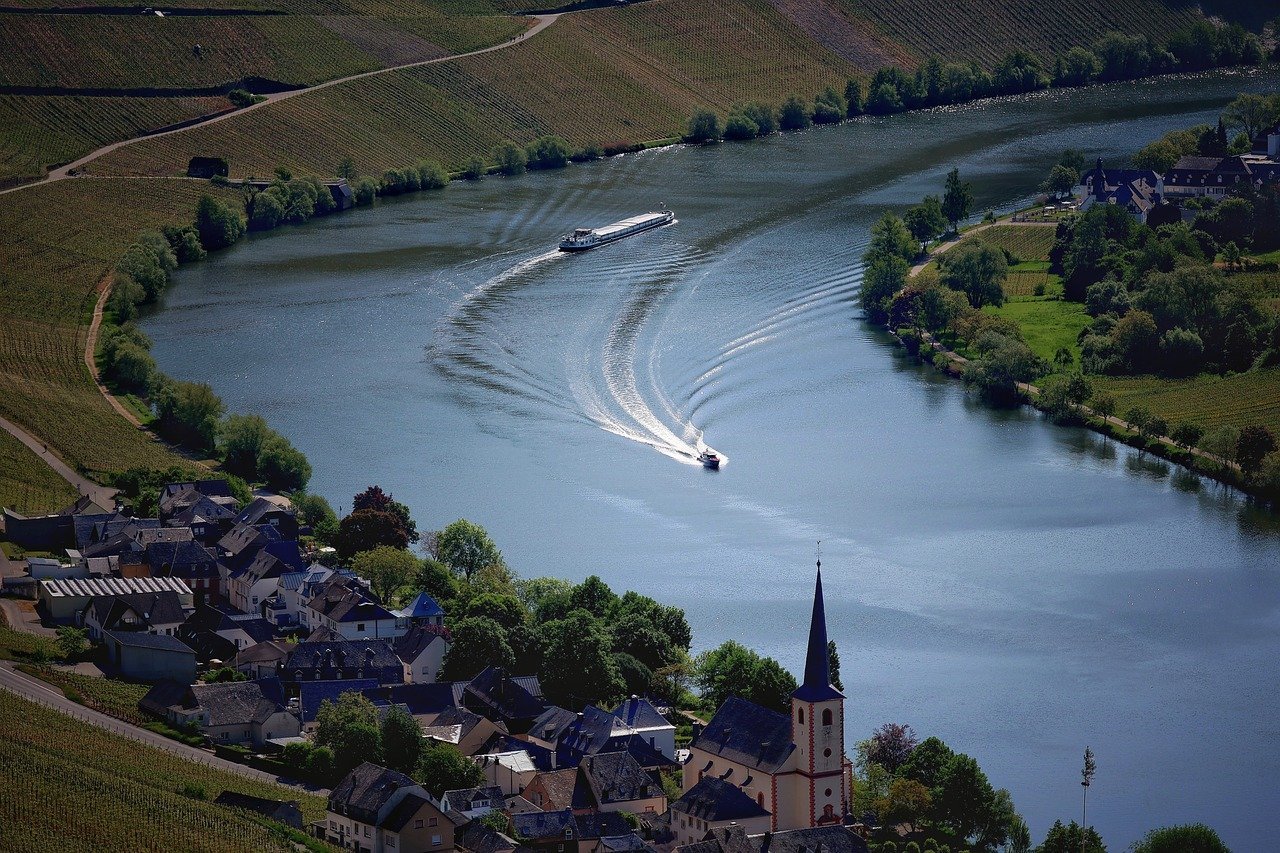 découvrez les villages historiques, témoins d'un riche patrimoine culturel et d'histoires fascinantes. explorez leur architecture unique, leurs traditions préservées et laissez-vous séduire par l'authenticité de ces lieux chargés d'histoire.