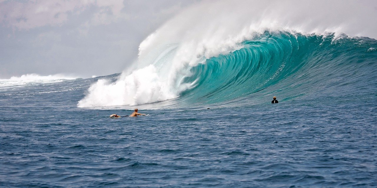 découvrez les plages de surf les plus emblématiques, où les vagues parfaites et les paysages à couper le souffle vous attendent. profitez d'une expérience unique entre amateurs de glisse, cours de surf et moments de détente au bord de l'eau.