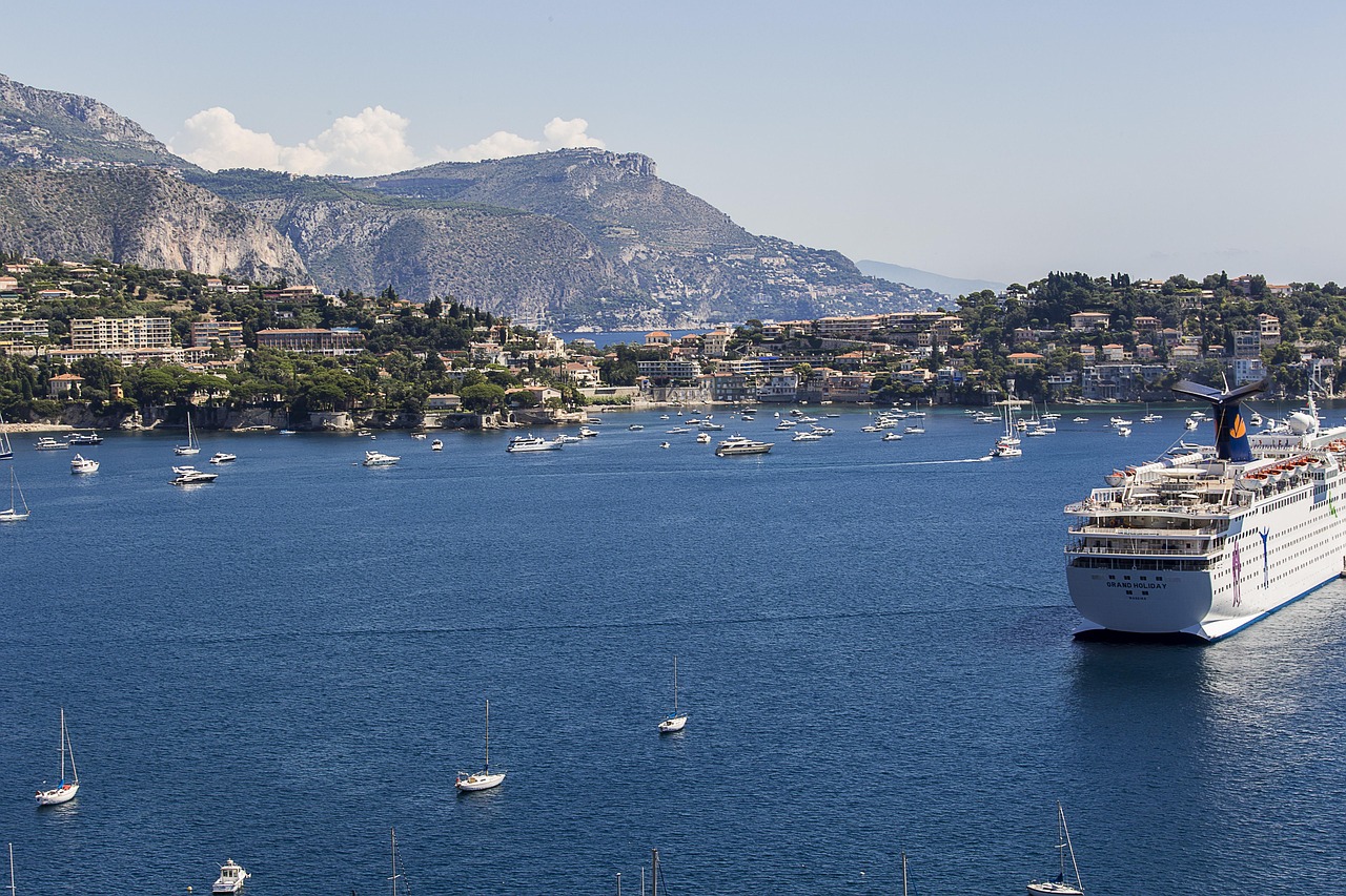 découvrez la côte d'azur, une destination emblématique du sud de la france, célèbre pour ses plages de rêve, son climat méditerranéen, ses villes magnifiques comme nice, cannes et monaco, ainsi que son art de vivre unique.