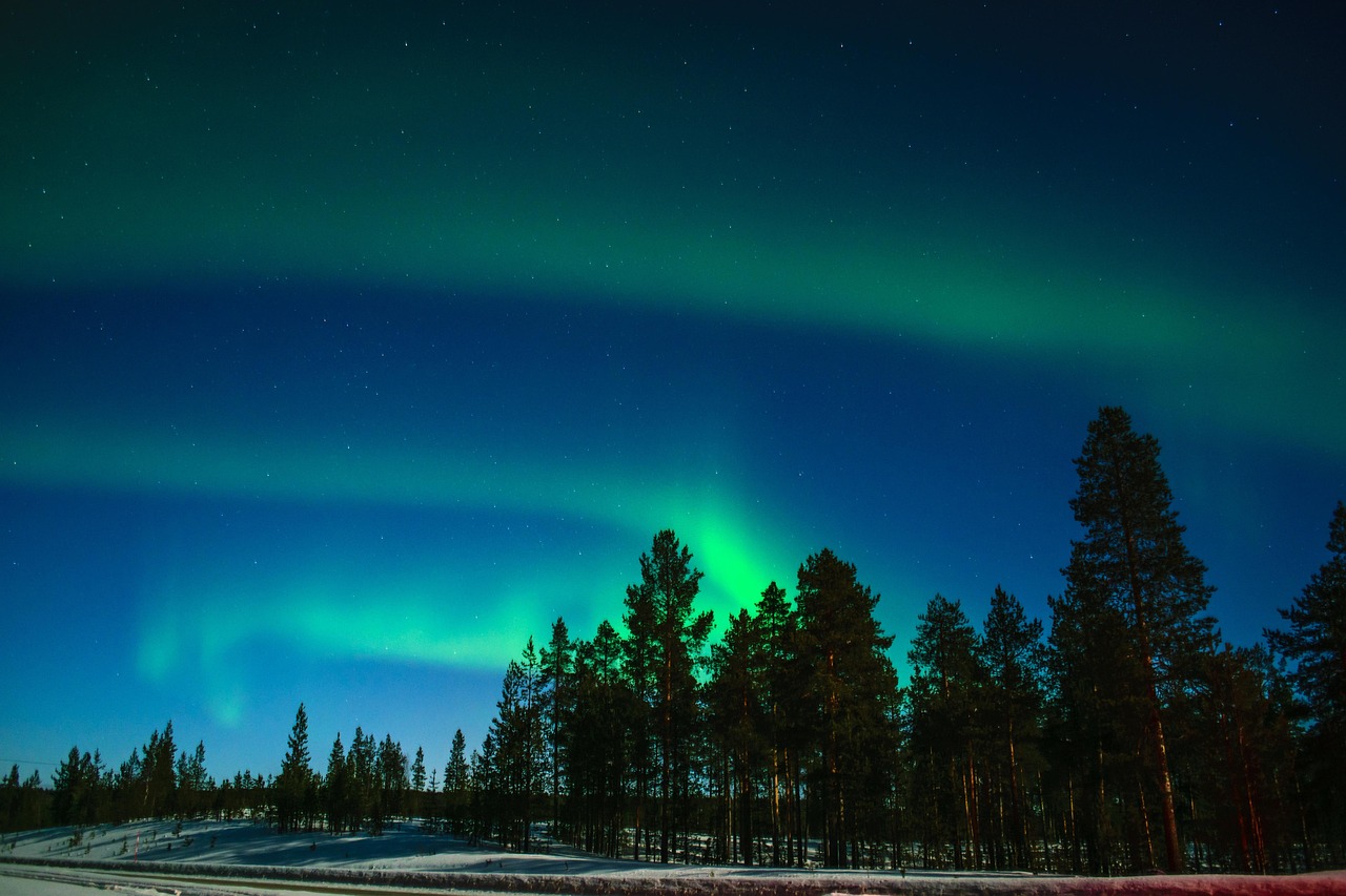 découvrez la magie de la laponie : paysages enneigés, aurores boréales, activités hivernales et culture samie vous attendent pour un voyage inoubliable au cœur du grand nord.