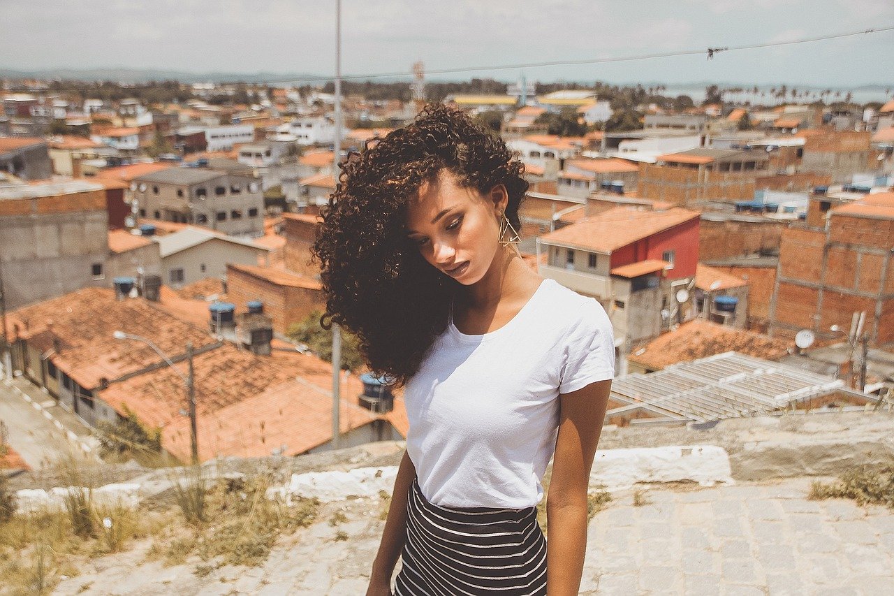 découvrez la richesse de la culture brésilienne, des rythmes envoûtants de la samba aux saveurs exotiques de la cuisine locale. explorez les traditions colorées, les festivals vibrants et l'hospitalité chaleureuse qui font du brésil une destination unique et fascinante.
