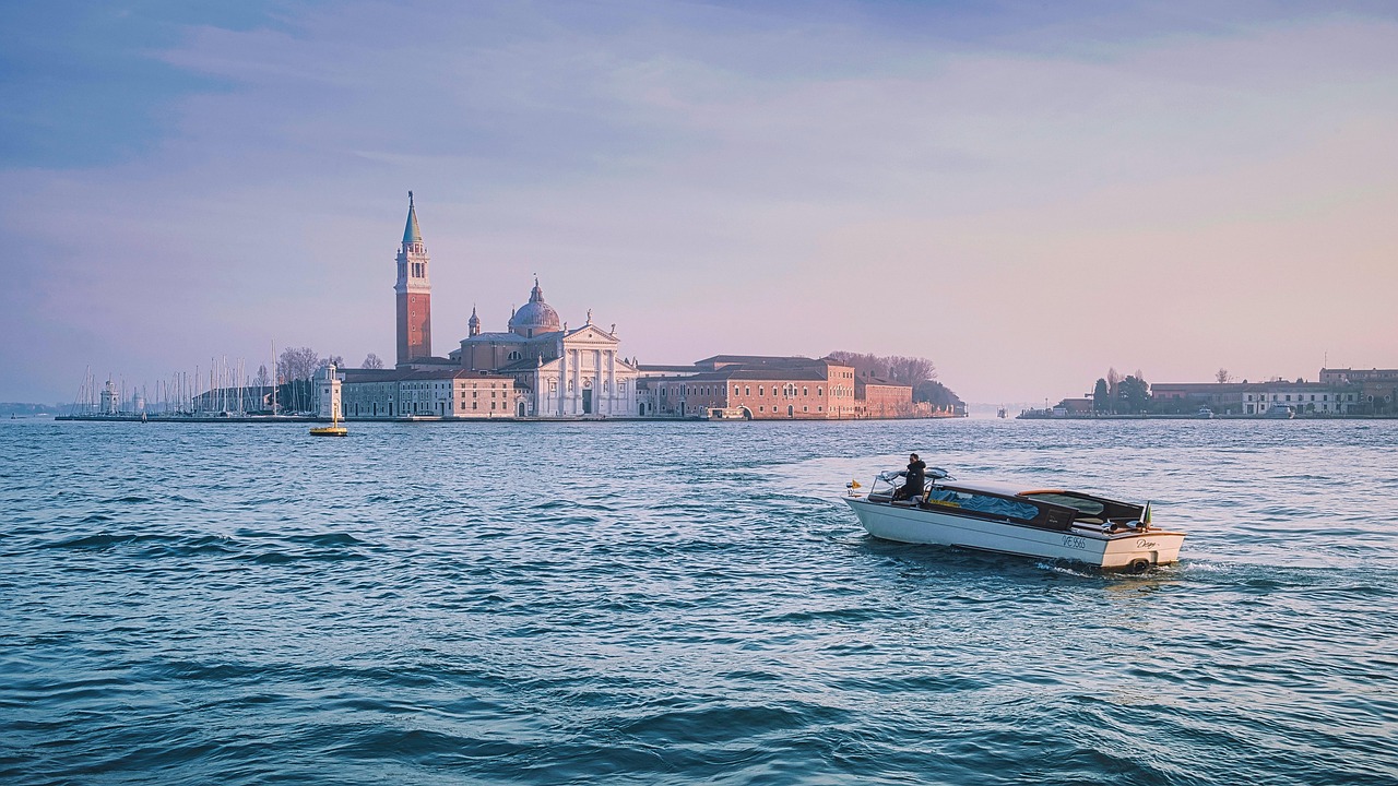 découvrez les destinations touristiques incontournables à travers le monde pour des voyages inoubliables et des expériences uniques.