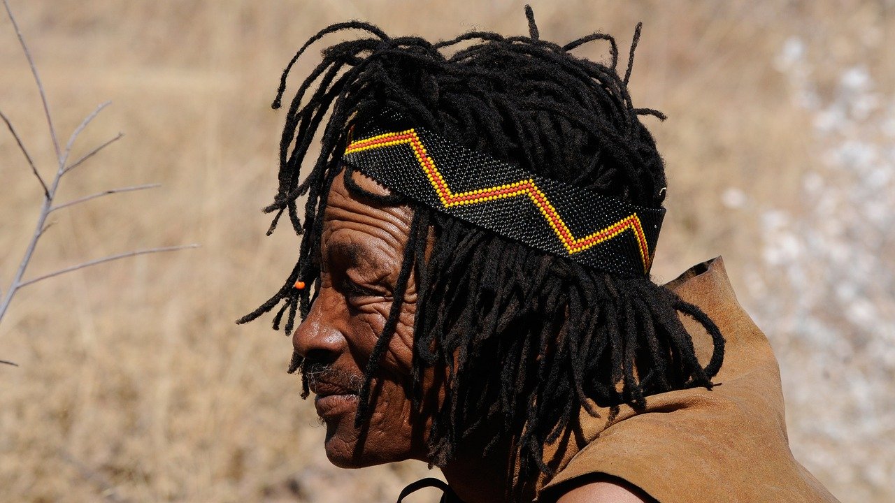 découvrez les richesses et les diversités des traditions culturelles à travers le monde. plongez dans les pratiques, les coutumes et les croyances qui façonnent l'identité des peuples et préservent leur héritage.