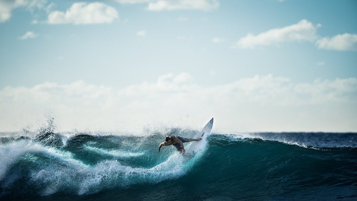 Les meilleures destinations pour le surf en plein air