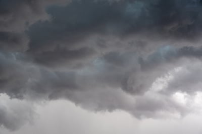 Comment anticiper les aléas météo lors de vos voyages