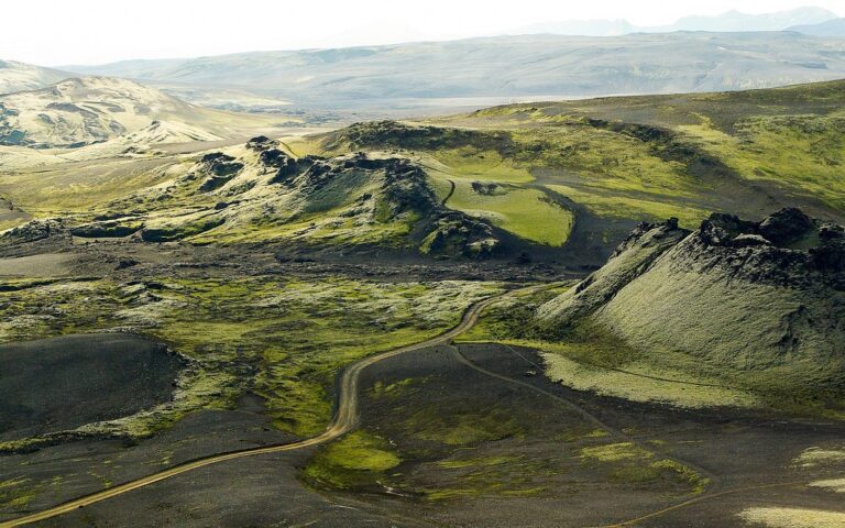 découvrez les applications indispensables pour voyager en islande : itinéraires, météo, traduction et bien plus pour un séjour réussi.